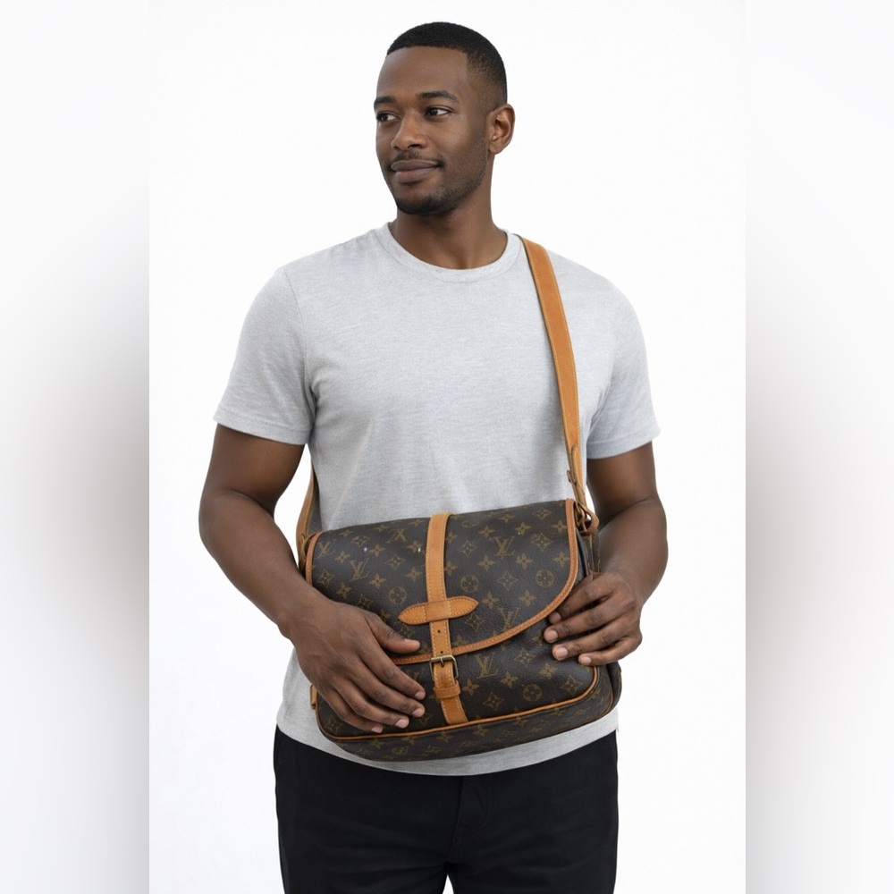 Louis Vuitton Saumur 30 Messenger Bag